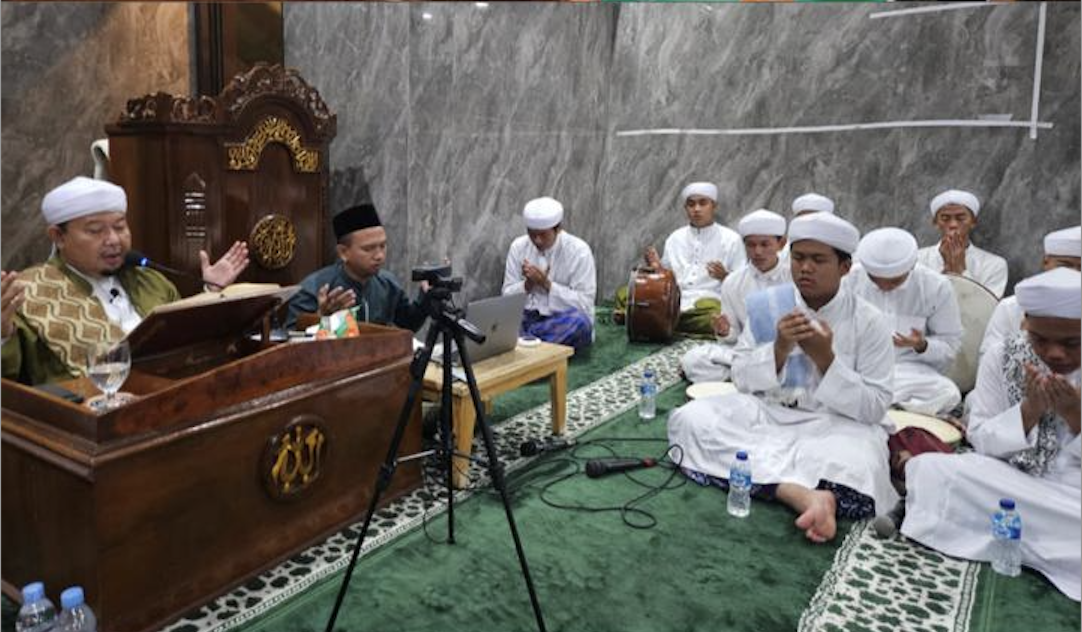 Santri MQ Berkiprah di Masyarakat, Tim Hadroh Al-Abror Meriahkan Walimah Safar Haji Abuya KH M. Zainal Arifin, Lc., M.A.